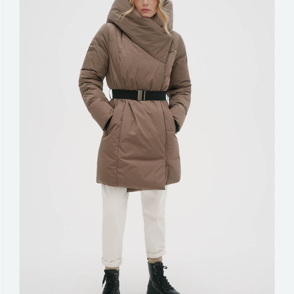 Stylish Brown Puffer Coat with Belt